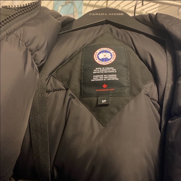SOLD💗Canada goose jacket size small - Picture 3 of 4